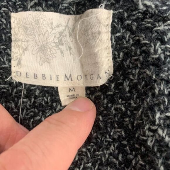 Debbie Morgan Womens Long Sleeved 1 button Cardigan Sweater Size Medium - Picture 4 of 5